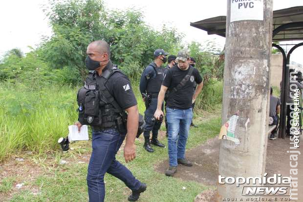 Corpo é encontrado em terreno baldio na Avenida Guaicurus Corpo é encontrado em terreno baldio na Avenida Guaicurus