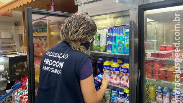 De cerveja a bolacha, mercado vendia produtos com validade expirada De cerveja a bolacha, mercado vendia produtos com validade expirada