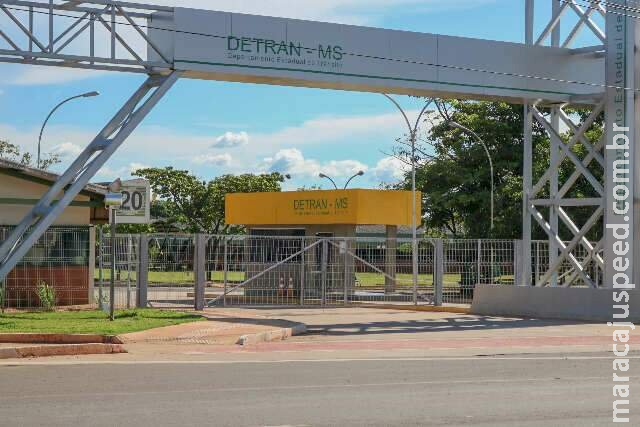 Detran abre em janeiro leilão com 34 lotes de veículos para sucata Detran abre em janeiro leilão com 34 lotes de veículos para sucata