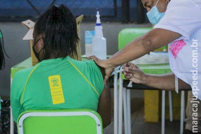 "Dia D" de vacinação contra covid em escolas imuniza 3,4 mil estudantes em MS "Dia D" de vacinação contra covid em escolas imuniza 3,4 mil estudantes em MS