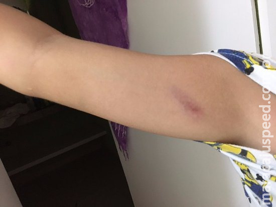 Diretora de escola é ameaçada de morte após denunciar pais por agredirem criança Diretora de escola é ameaçada de morte após denunciar pais por agredirem criança