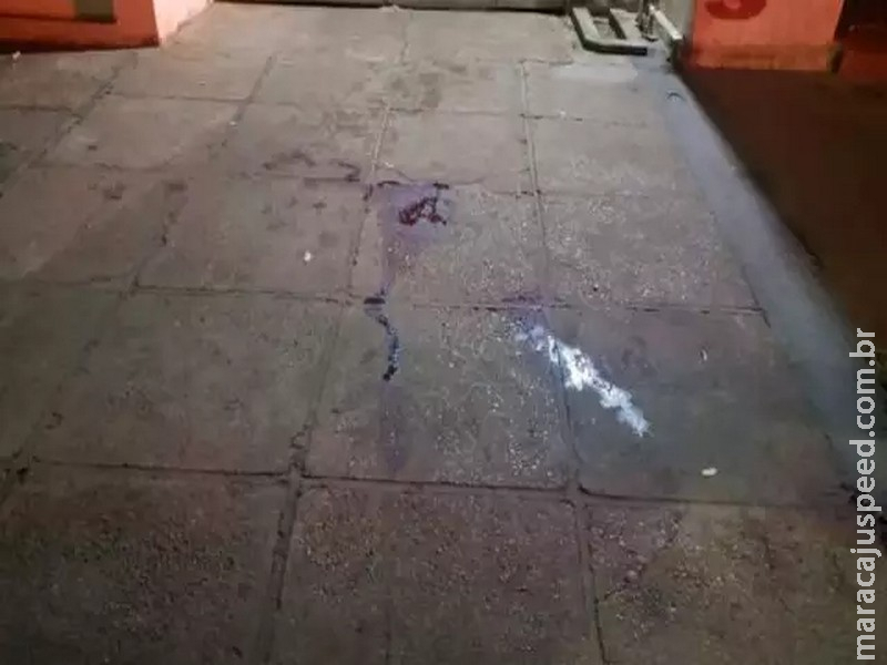 Dois homens reagem, tentam esfaquear PM durante abordagem e são baleados Dois homens reagem, tentam esfaquear PM durante abordagem e são baleados