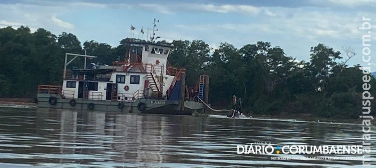 Embarcação que afundou e deixou sete mortos começa a ser retirada de Rio Paraguai Embarcação que afundou e deixou sete mortos começa a ser retirada de Rio Paraguai
