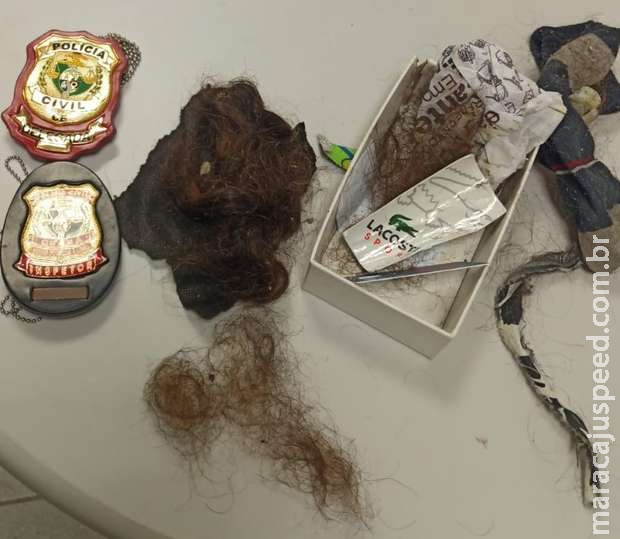 Ex corta cabelos, raspa sobrancelhas e tortura jovem com pontas de cigarro Ex corta cabelos, raspa sobrancelhas e tortura jovem com pontas de cigarro