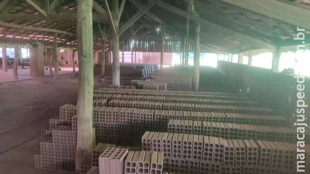 Fábrica de tijolos é multada em R$ 52, 4 mil por descumprir embargo Fábrica de tijolos é multada em R$ 52, 4 mil por descumprir embargo