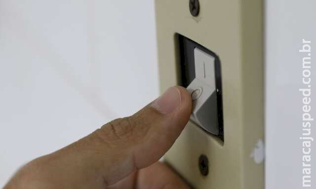 Famílias de baixa renda terão redução automática na conta de luz Famílias de baixa renda terão redução automática na conta de luz