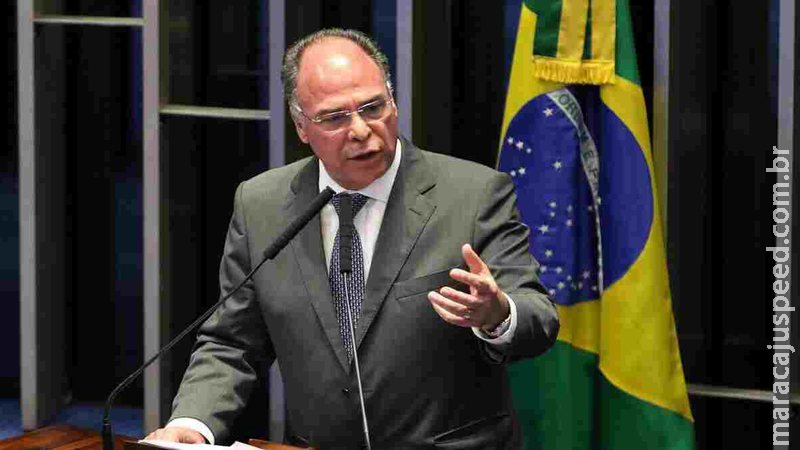 Fernando Bezerra deixa liderança do governo no Senado Fernando Bezerra deixa liderança do governo no Senado