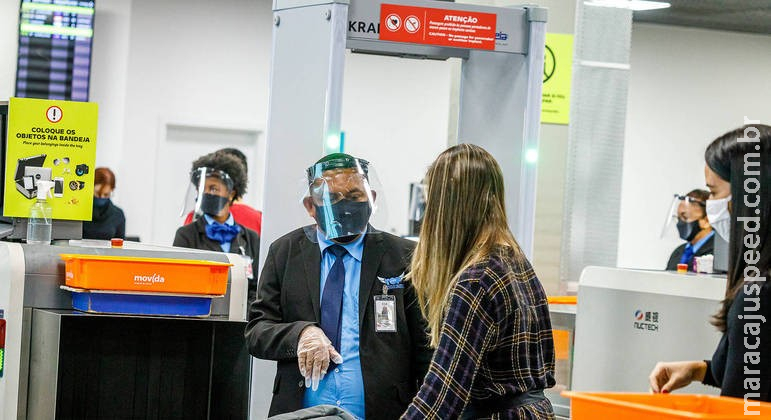 Governo vai exigir comprovante de vacina a quem entrar no Brasil Governo vai exigir comprovante de vacina a quem entrar no Brasil