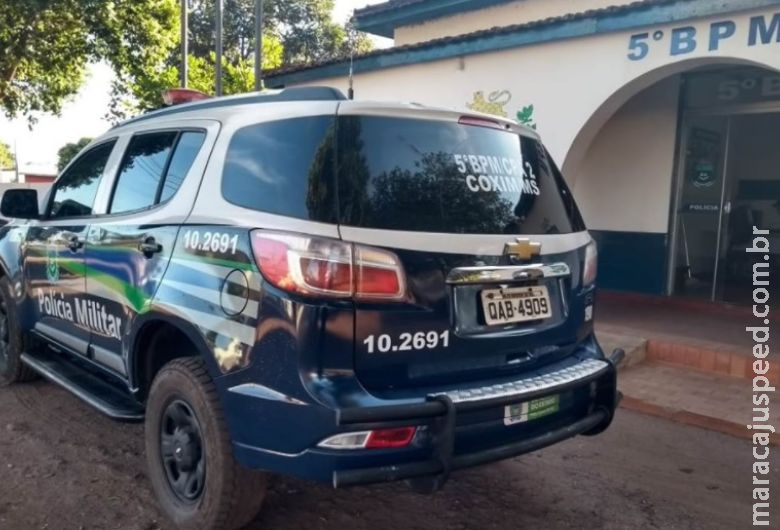 Homem "atropela" caminhão estacionado e é preso por embriaguez ao volante Homem "atropela" caminhão estacionado e é preso por embriaguez ao volante