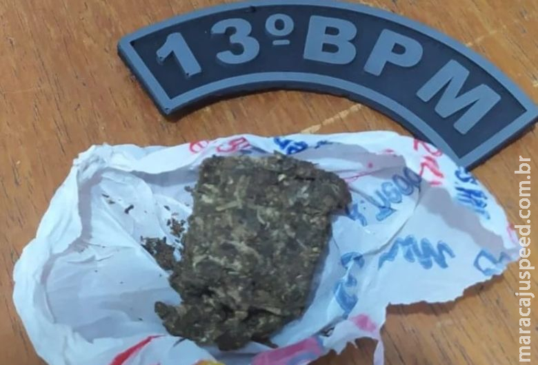 Homem é preso com drogas para consumo pessoal Homem é preso com drogas para consumo pessoal