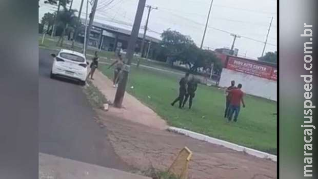 Homem faz imagens íntimas e agride mulheres em frente a quartel em Campo Grande Homem faz imagens íntimas e agride mulheres em frente a quartel em Campo Grande