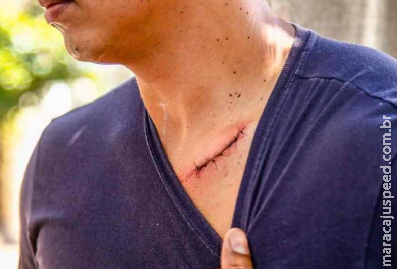 Homem que esfaqueou em aula de autoescola é preso por agredir os pais Homem que esfaqueou em aula de autoescola é preso por agredir os pais