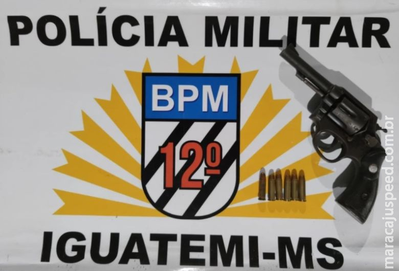Indivíduo armado é preso após ameaçar ex-namorada e crianças Indivíduo armado é preso após ameaçar ex-namorada e crianças