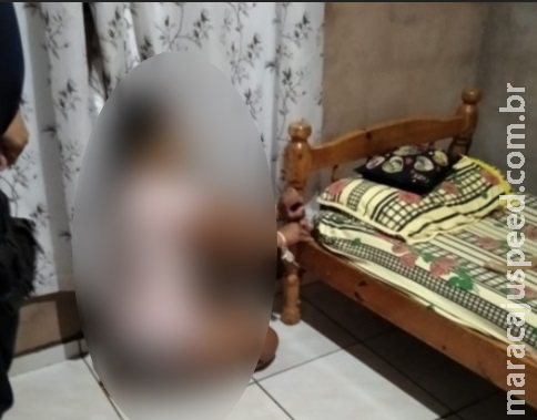 Jovem é encontrada amarrada ao pé da cama durante cárcere dentro de casa Jovem é encontrada amarrada ao pé da cama durante cárcere dentro de casa