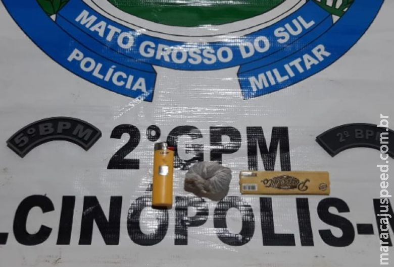 Jovem é preso com maconha durante abordagem Jovem é preso com maconha durante abordagem