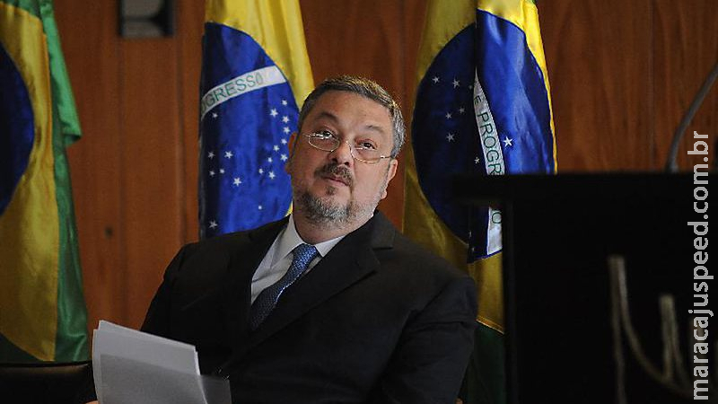 Juiz suspende execução da pena de Palocci e o livra da tornozeleira eletrônica Juiz suspende execução da pena de Palocci e o livra da tornozeleira eletrônica