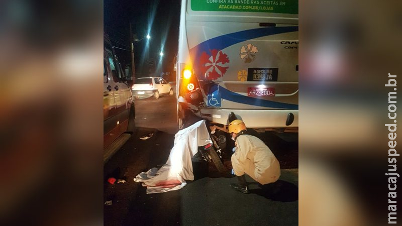 Motociclista que morreu ao atingir ônibus estaria fugindo após atropelar pedestre Motociclista que morreu ao atingir ônibus estaria fugindo após atropelar pedestre