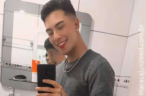 Motoentregador atropela pedestre e morre na hora Motoentregador atropela pedestre e morre na hora