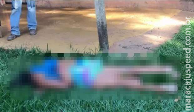 Mulher é morta por pistoleiros disfarçados de policiais na frente do filho Mulher é morta por pistoleiros disfarçados de policiais na frente do filho