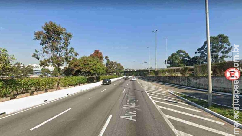 Mulher pula de carro em movimento após ser assediada por motorista de aplicativo em SP Mulher pula de carro em movimento após ser assediada por motorista de aplicativo em SP