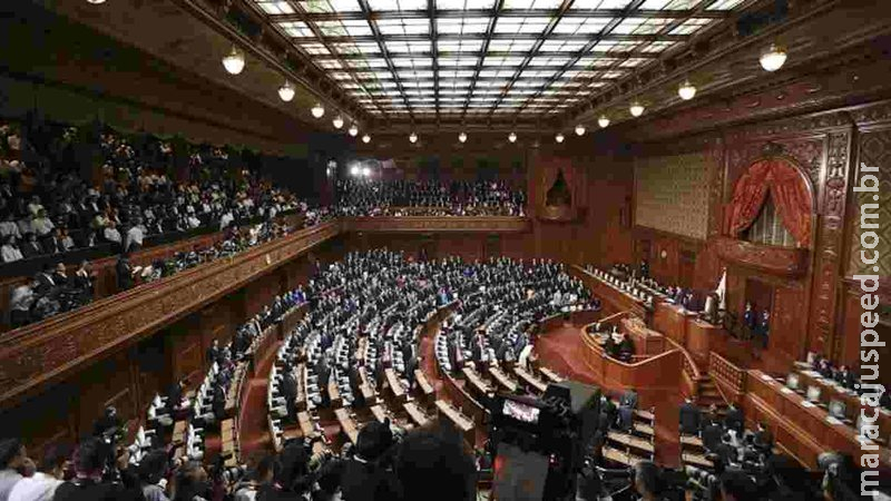 Parlamento do Japão aprova pacote de US$ 317 bi para combater efeitos da covid Parlamento do Japão aprova pacote de US$ 317 bi para combater efeitos da covid