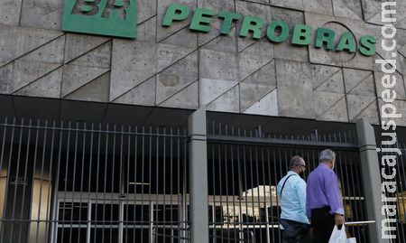Petrobras reduz preço da gasolina A para distribuidoras 