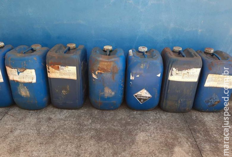 PMA recolhe 140 litros de material tóxico descartados irregularmente em rodovia PMA recolhe 140 litros de material tóxico descartados irregularmente em rodovia