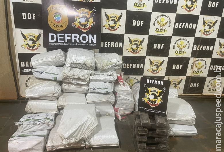 Polícia apreende 473 quilos de maconha e recupera carro produto de roubo Polícia apreende 473 quilos de maconha e recupera carro produto de roubo