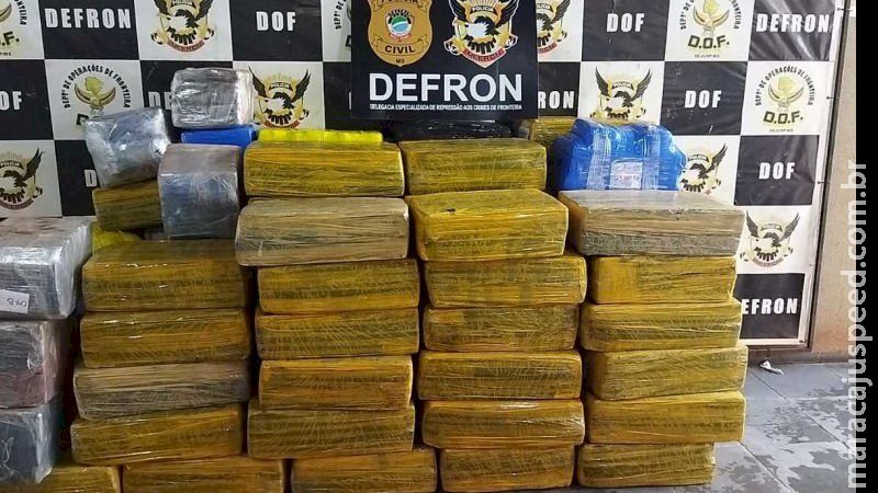 Polícia apreende caminhão de mudança com quase duas toneladas de maconha que seguia de MS para o RJ Polícia apreende caminhão de mudança com quase duas toneladas de maconha que seguia de MS para o RJ