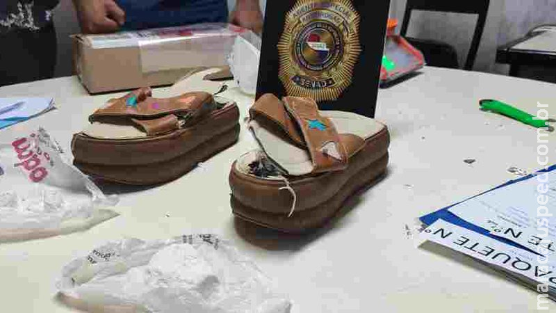Polícia paraguaia encontra cocaína escondida em sapato que seria enviado à Itália Polícia paraguaia encontra cocaína escondida em sapato que seria enviado à Itália