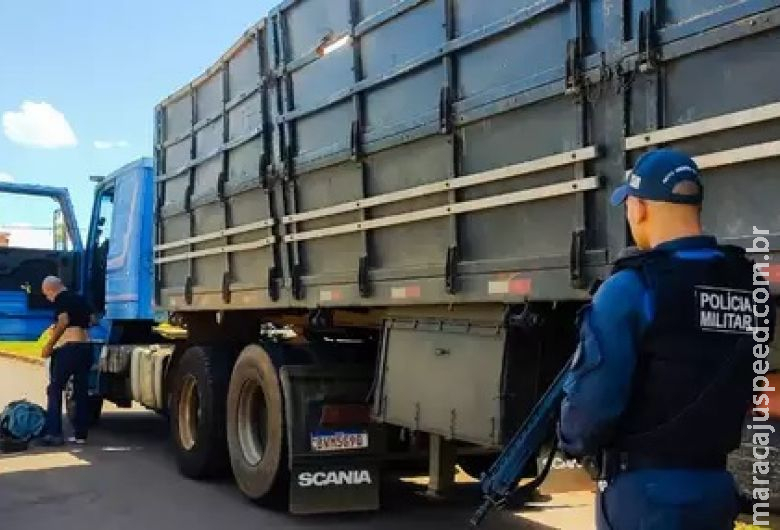 Polícia recupera carreta roubada em São Paulo e resgata motorista de cativeiro