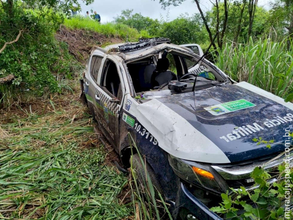 Policial militar fica ferido após ser jogado para fora de viatura em capotagem Policial militar fica ferido após ser jogado para fora de viatura em capotagem