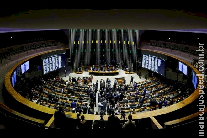 Políticos terão R$ 4,9 bilhões para gastar na campanha Políticos terão R$ 4,9 bilhões para gastar na campanha