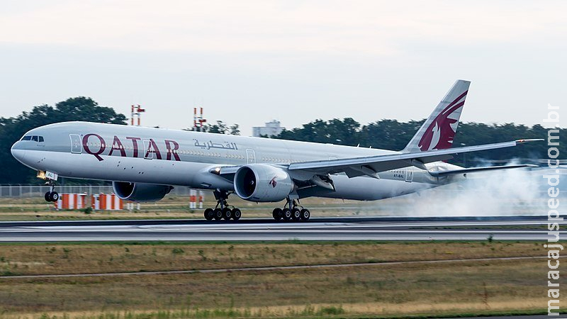 Rajada de vento tira jato intercontinental da pista durante o pouso 