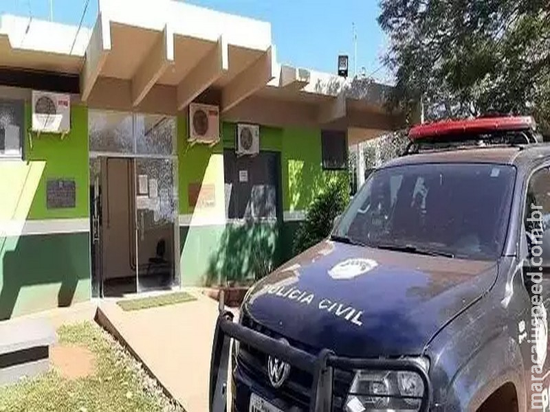 Rapaz é preso por se masturbar enquanto vê mulheres tomando banho Rapaz é preso por se masturbar enquanto vê mulheres tomando banho