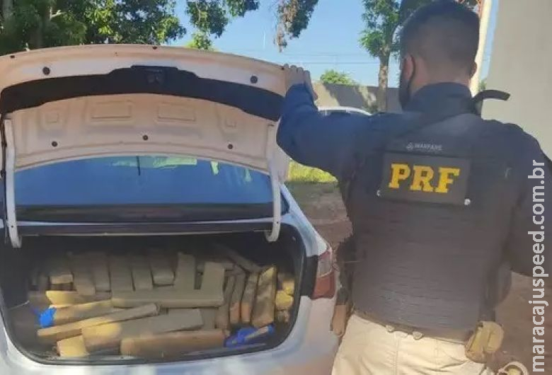 Traficante é preso em carro roubado com 293 quilos de maconha Traficante é preso em carro roubado com 293 quilos de maconha