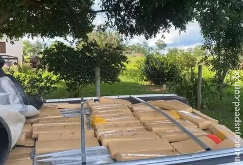 Traficante foge e abandona veículo abarrotado de maconha na BR-060 Traficante foge e abandona veículo abarrotado de maconha na BR-060