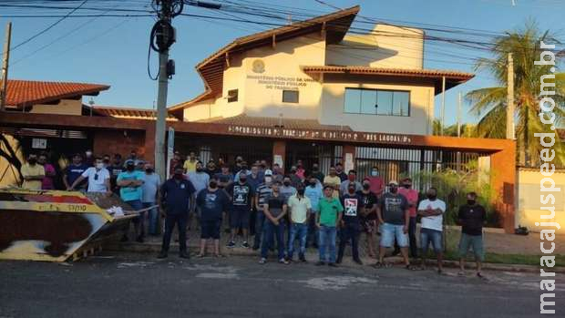 Transportadora fecha as portas e dá calote em 140 funcionários em Três Lagoas Transportadora fecha as portas e dá calote em 140 funcionários em Três Lagoas