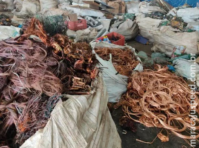 Três comerciantes são presos com 1.400 quilos de fios de cobre furtados Três comerciantes são presos com 1.400 quilos de fios de cobre furtados