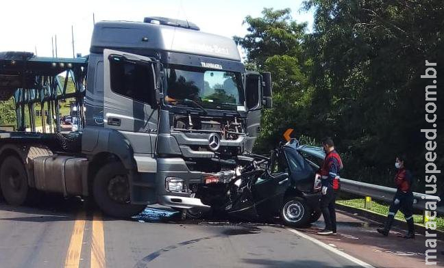 Vítimas foram parar no bagageiro de carro em acidente que matou família na BR-163 Vítimas foram parar no bagageiro de carro em acidente que matou família na BR-163