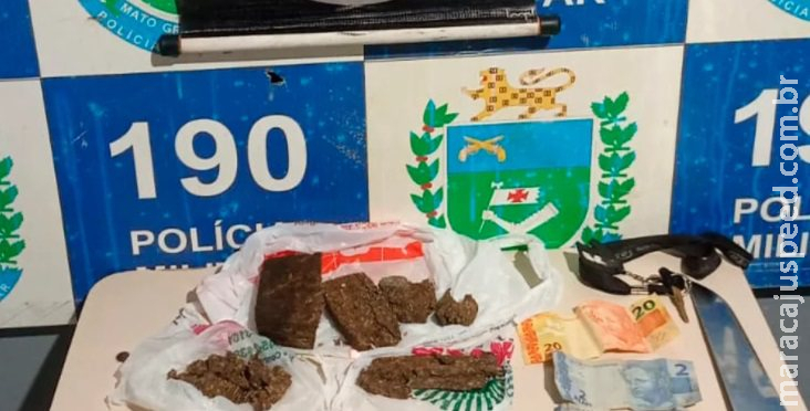 Após denúncia, casal é preso em flagrante por tráfico de drogas Após denúncia, casal é preso em flagrante por tráfico de drogas