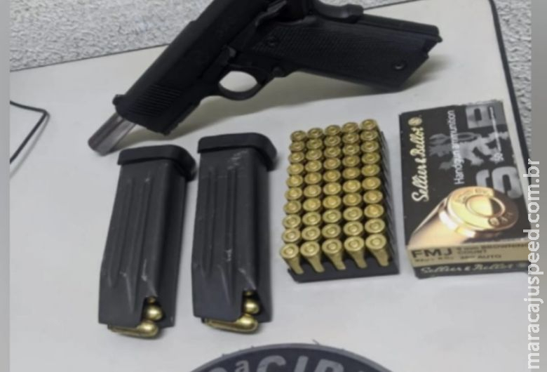Após denúncia de violência doméstica, homem é preso por porte ilegal de arma de fogo Após denúncia de violência doméstica, homem é preso por porte ilegal de arma de fogo