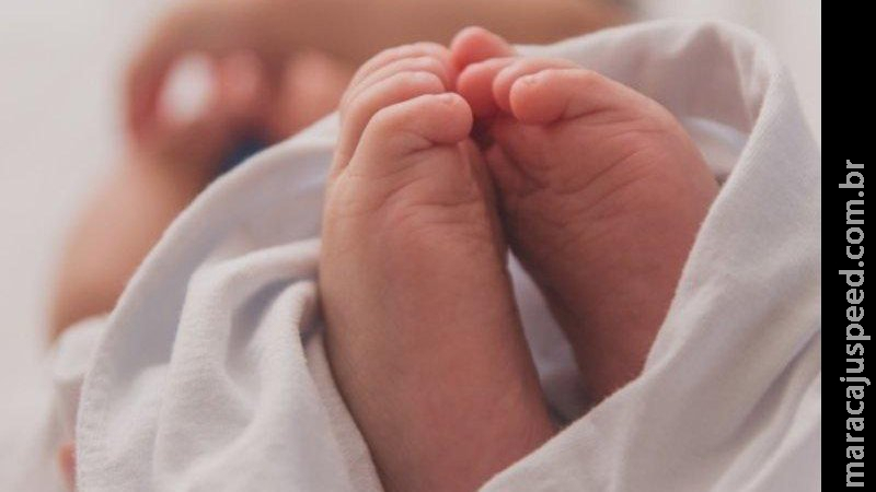 Bêbada, mãe coloca fogo em casa com bebê recém-nascido e diz que iria matá-lo