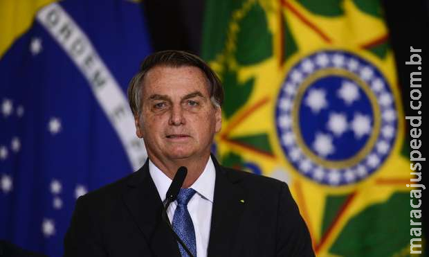 Bolsonaro mantém fundão de R$ 4,9 bilhões e R$ 1,7 bilhão para reajuste de servidores Bolsonaro mantém fundão de R$ 4,9 bilhões e R$ 1,7 bilhão para reajuste de servidores