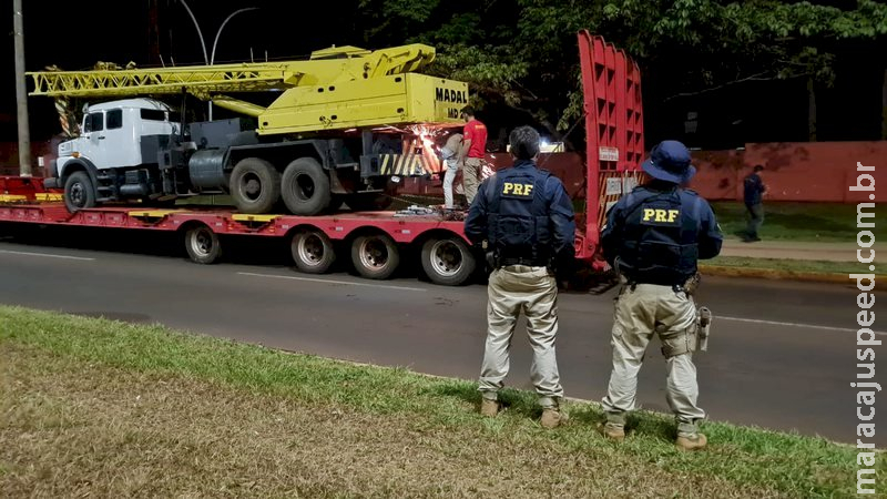 Caminhão munck é apreendido com carregamento de cocaína na BR-463 Caminhão munck é apreendido com carregamento de cocaína na BR-463