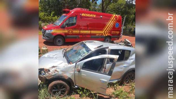 Carro capota em estrada de terra em Anastácio Carro capota em estrada de terra em Anastácio