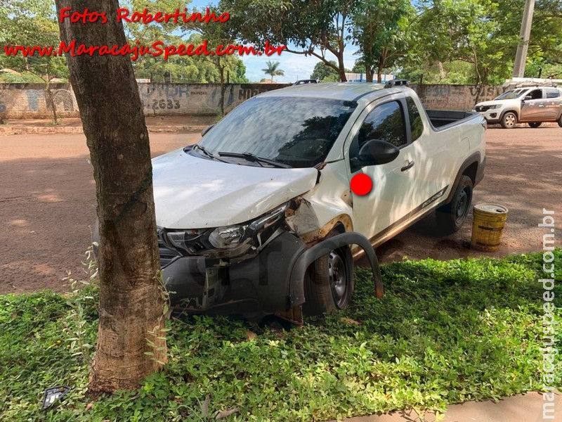 Carro sem motorista quase atropela pedestre na região central de Maracaju Carro sem motorista quase atropela pedestre na região central de Maracaju