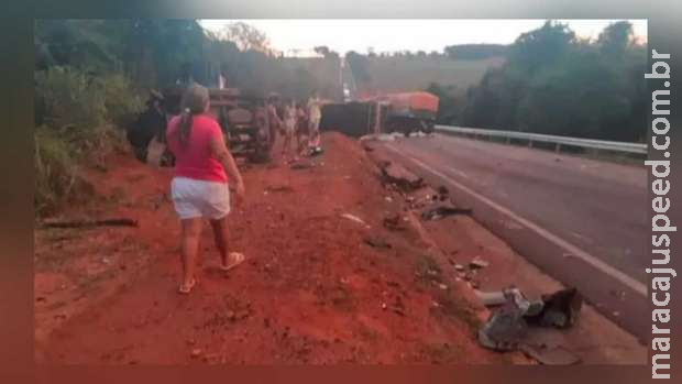 Casal morre em acidente entre cinco veículos em Eldorado Casal morre em acidente entre cinco veículos em Eldorado