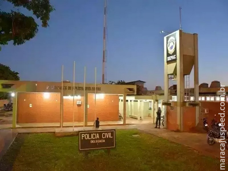 Desconhecidos invadem e quebram casa para salvar mulher de cárcere privado Desconhecidos invadem e quebram casa para salvar mulher de cárcere privado