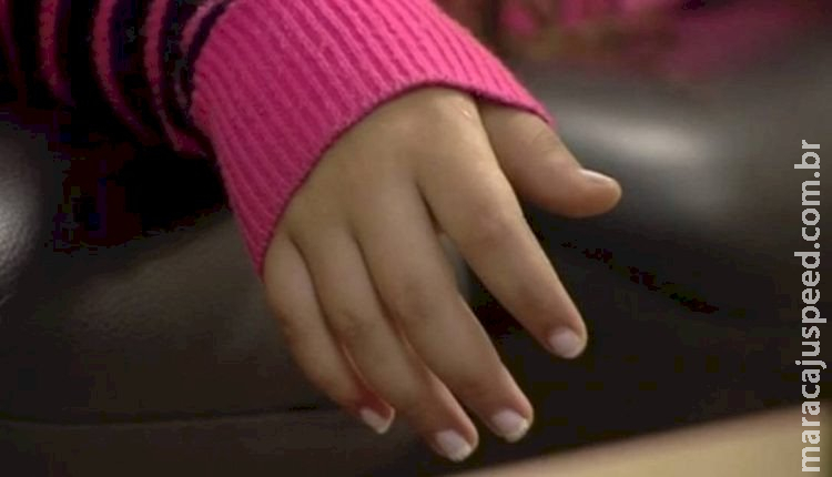 Durante banho na creche, professoras descobrem que menina de 2 anos foi estuprada Durante banho na creche, professoras descobrem que menina de 2 anos foi estuprada